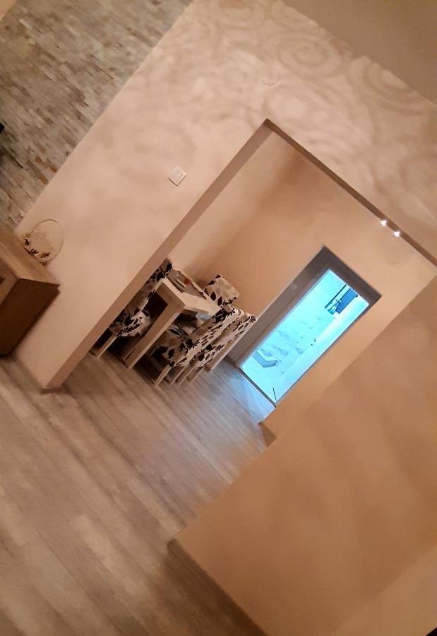 Lux Apartman Cacak Bagian luar foto