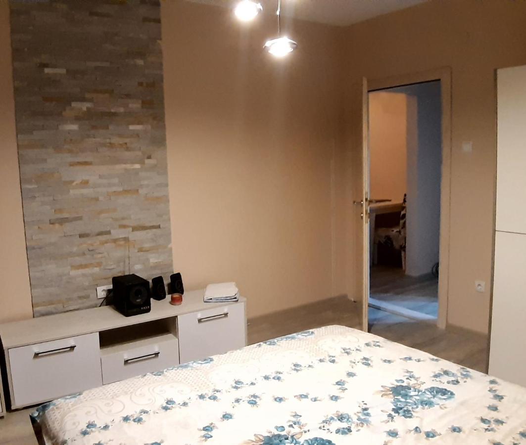 Lux Apartman Cacak Bagian luar foto