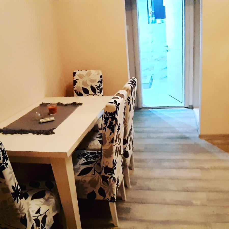Lux Apartman Cacak Bagian luar foto