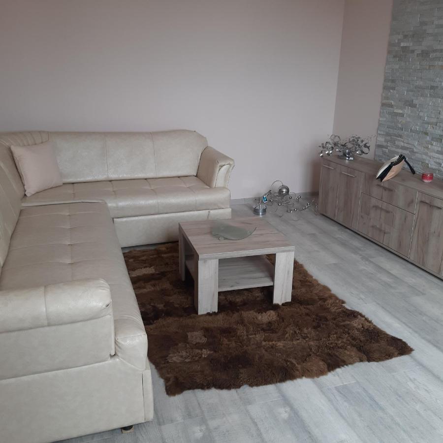 Lux Apartman Cacak Bagian luar foto
