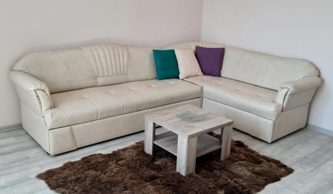 Lux Apartman Cacak Bagian luar foto