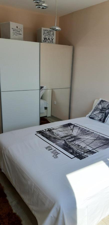 Lux Apartman Cacak Bagian luar foto